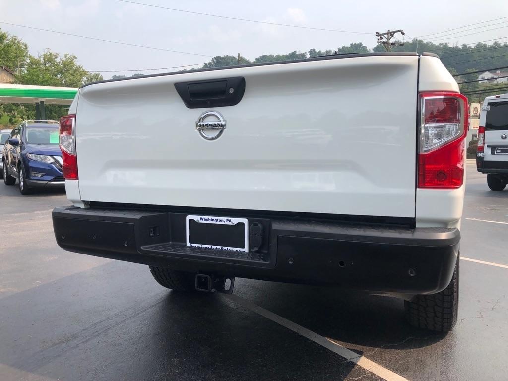Nissan Titan  2022