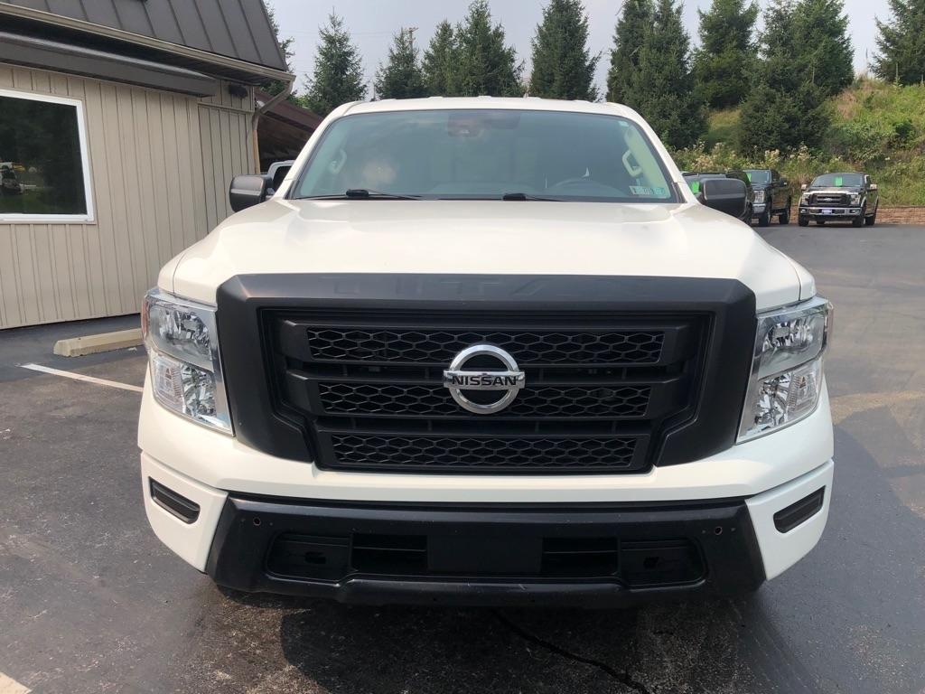 Nissan Titan  2022