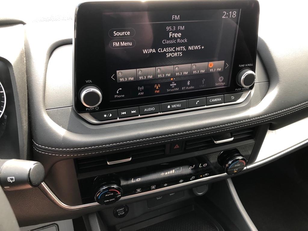 Nissan Rogue  2025