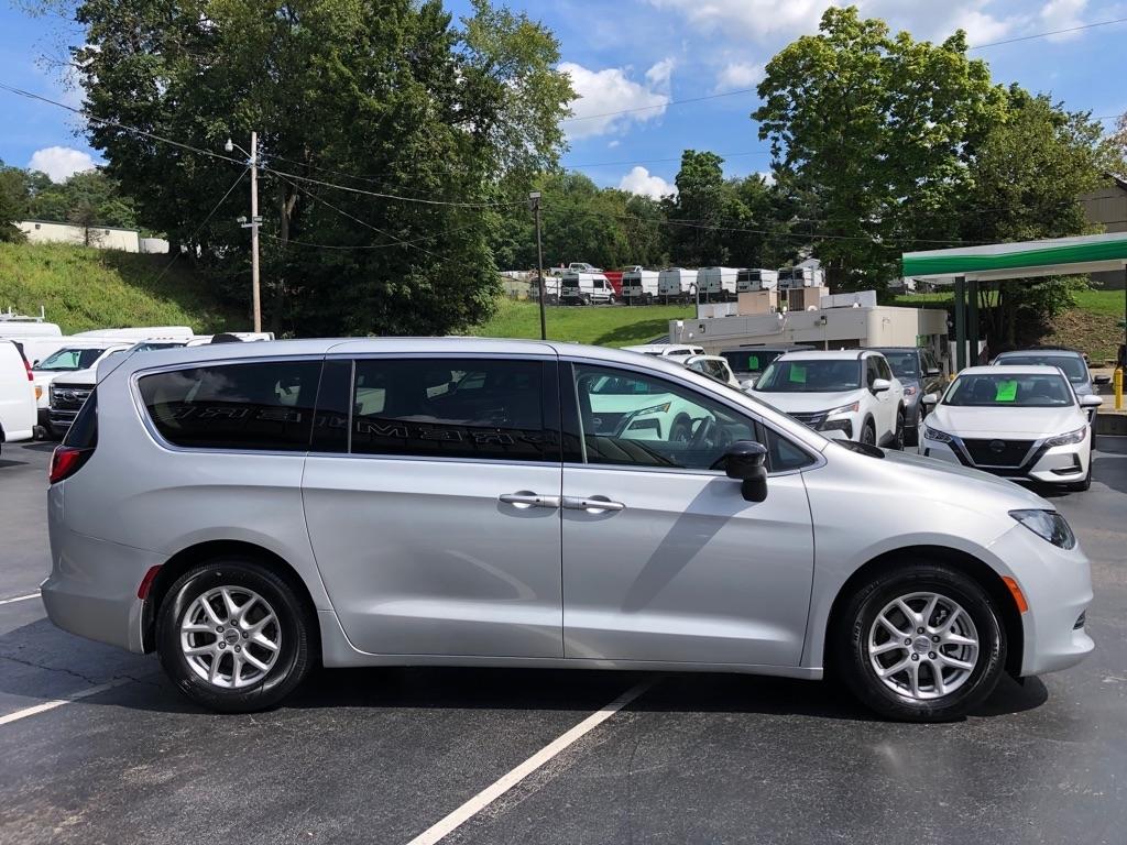 Chrysler Voyager  2024