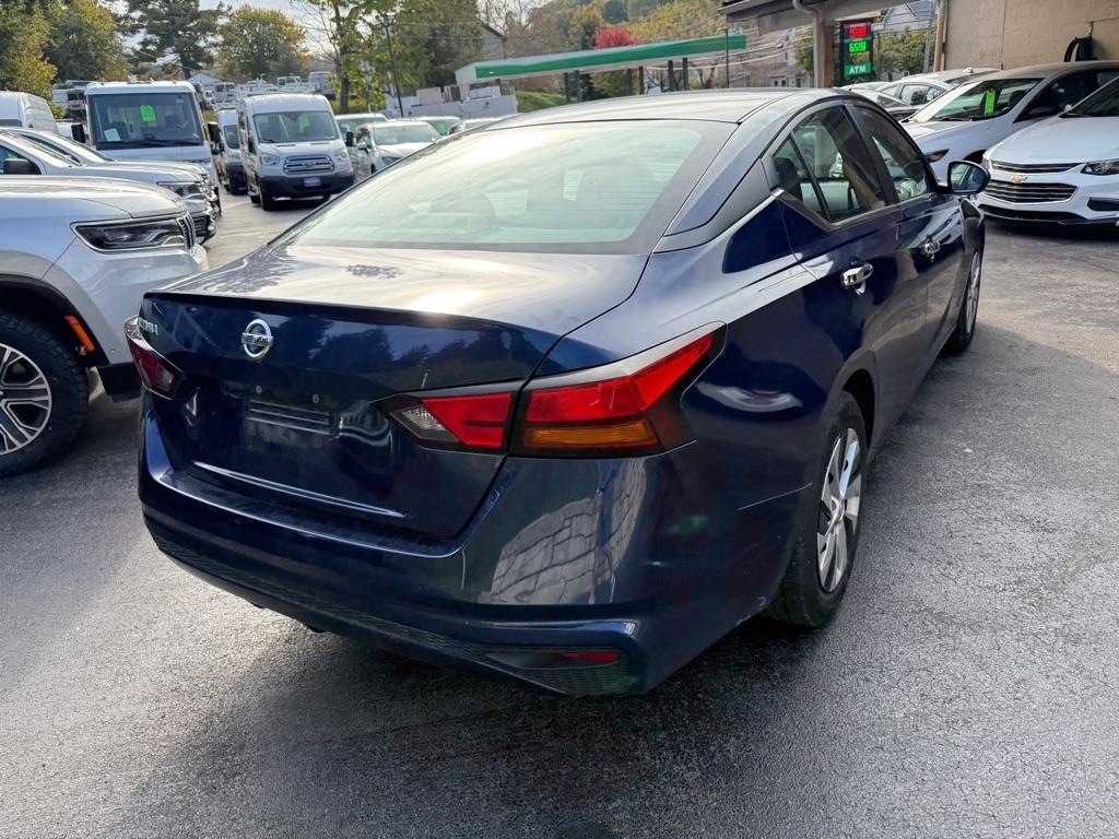 Nissan Altima  2022