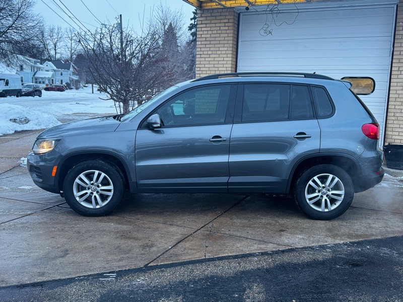 Volkswagen Tiguan SE 2016
