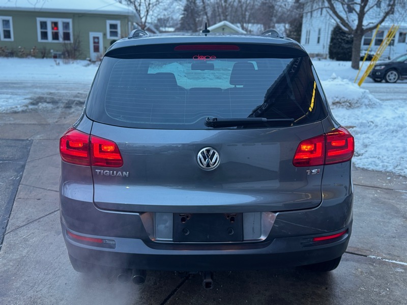 Volkswagen Tiguan SE 2016