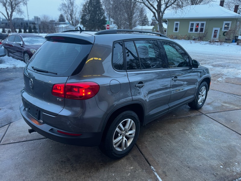 Volkswagen Tiguan SE 2016