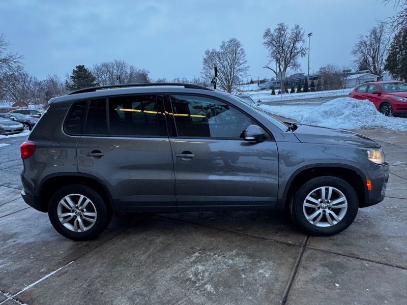 Volkswagen Tiguan SE 2016