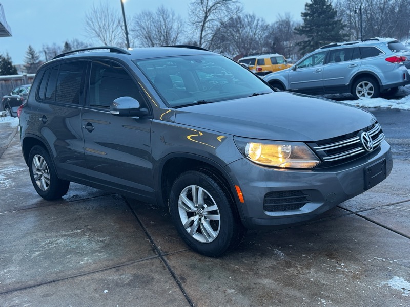 Volkswagen Tiguan SE 2016
