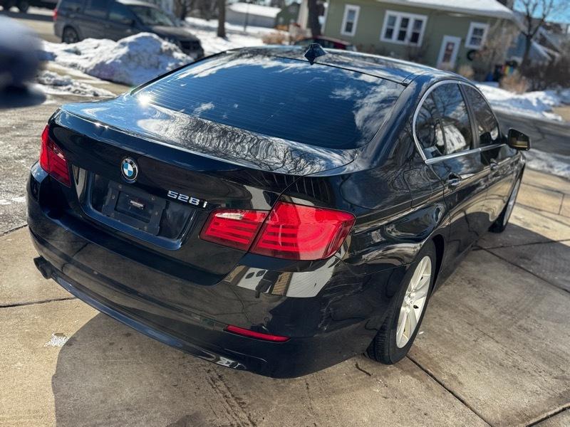 BMW 5-Series 528i xDrive 2012