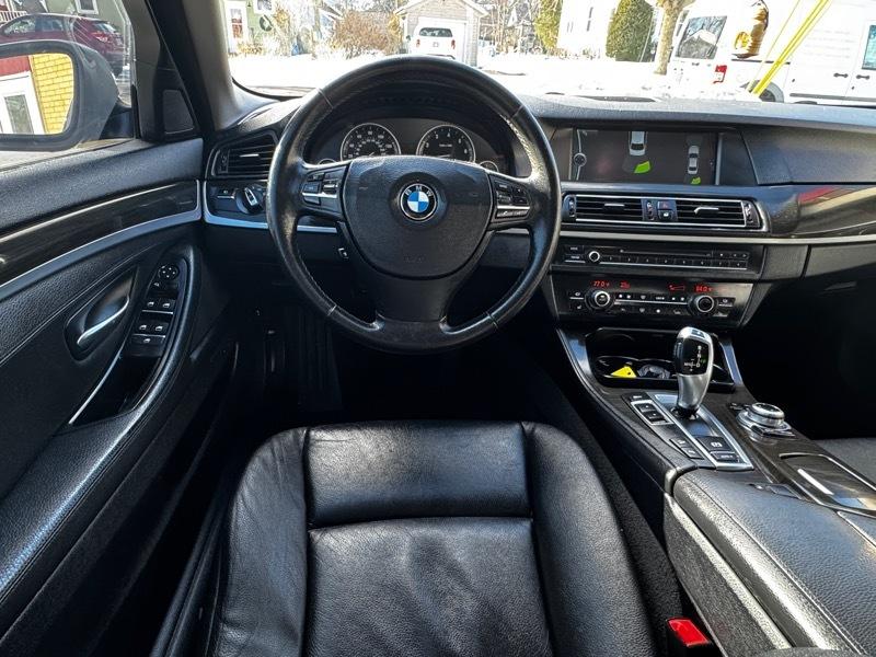 BMW 5-Series 528i xDrive 2012