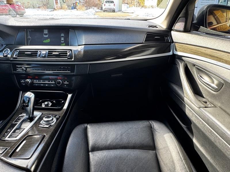 BMW 5-Series 528i xDrive 2012