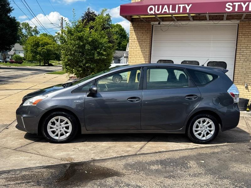 Toyota Prius V Five 2013