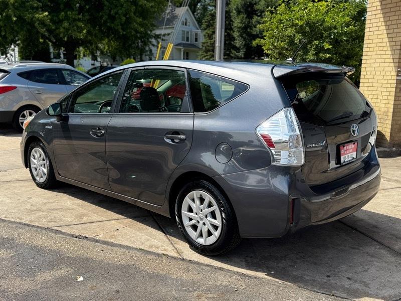 Toyota Prius V Five 2013