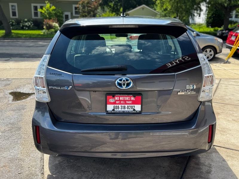 Toyota Prius V Five 2013