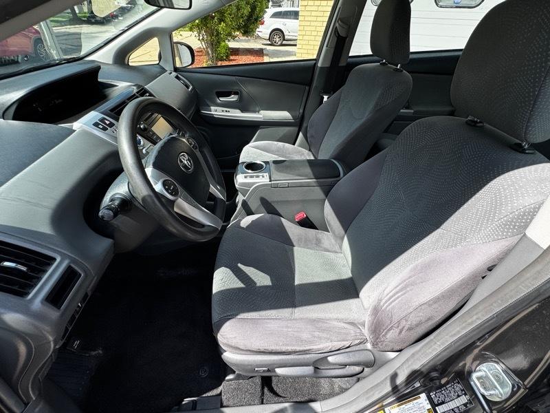 Toyota Prius V Five 2013