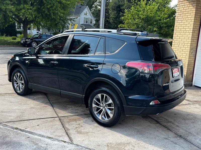 Toyota RAV4 Hybrid XLE 2018
