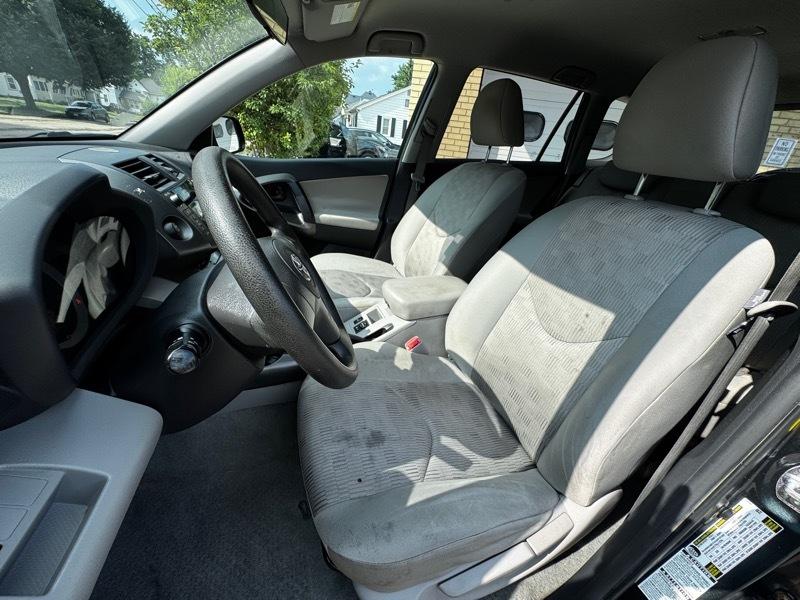 Toyota RAV4 Base I4 4WD 2011