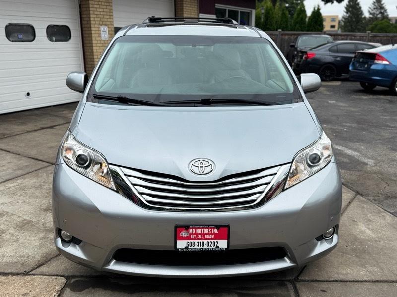 Toyota Sienna Limited 7-Pass V6 2011