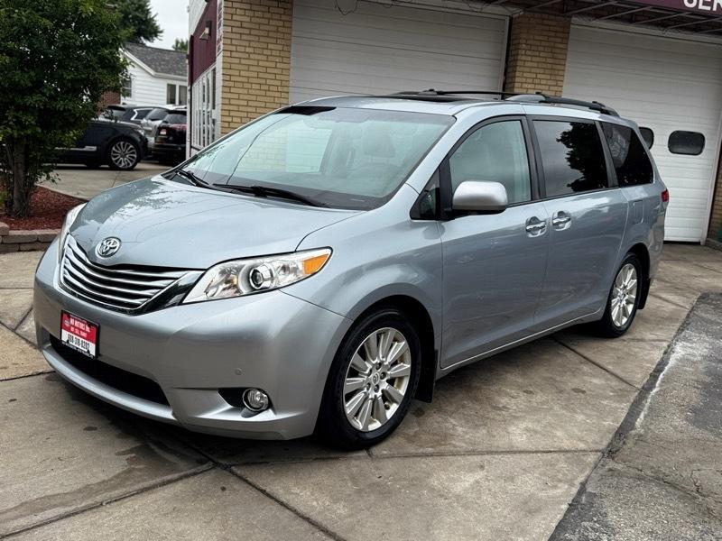 Toyota Sienna Limited 7-Pass V6 2011