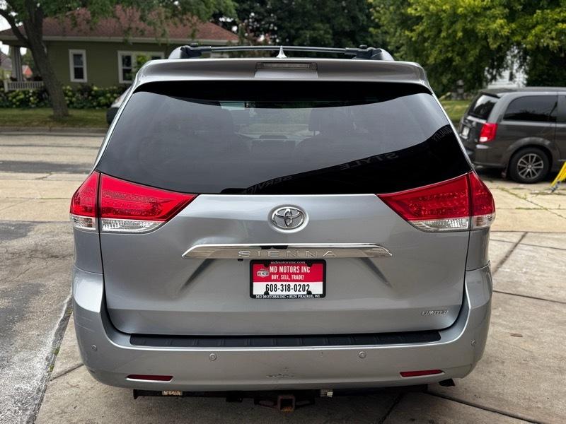 Toyota Sienna Limited 7-Pass V6 2011