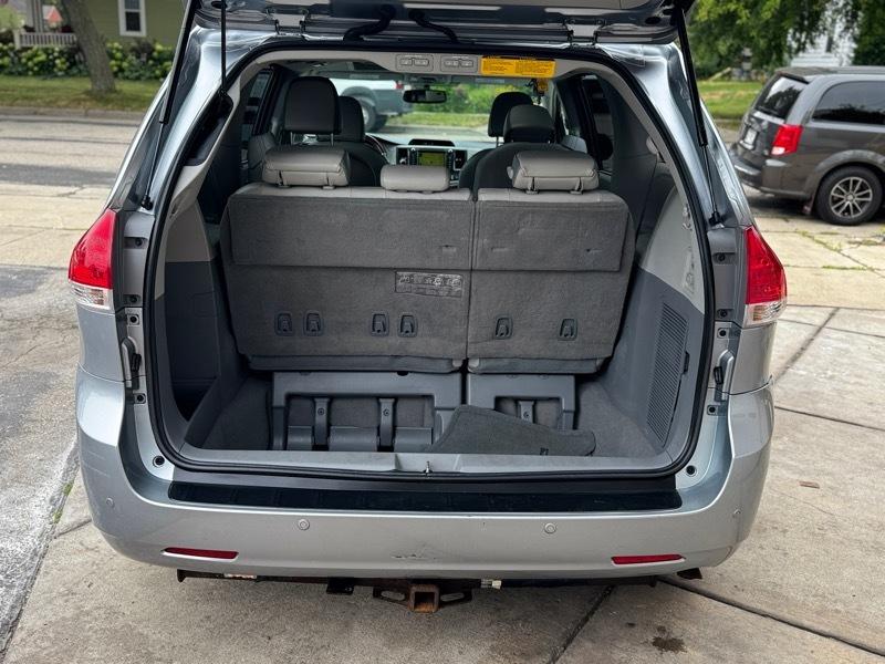 Toyota Sienna Limited 7-Pass V6 2011