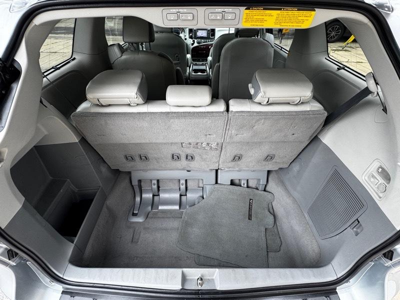 Toyota Sienna Limited 7-Pass V6 2011