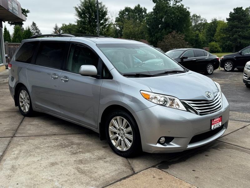 Toyota Sienna Limited 7-Pass V6 2011
