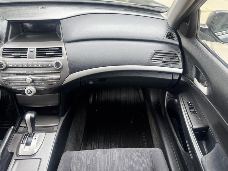 Honda Accord LX sedan AT 2012
