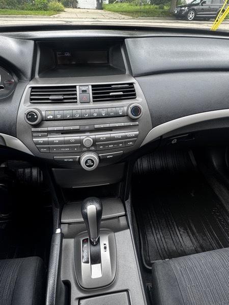 Honda Accord LX sedan AT 2012