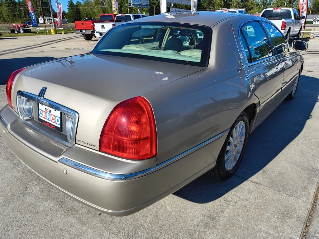 Lincoln Town Car Signature 2005
