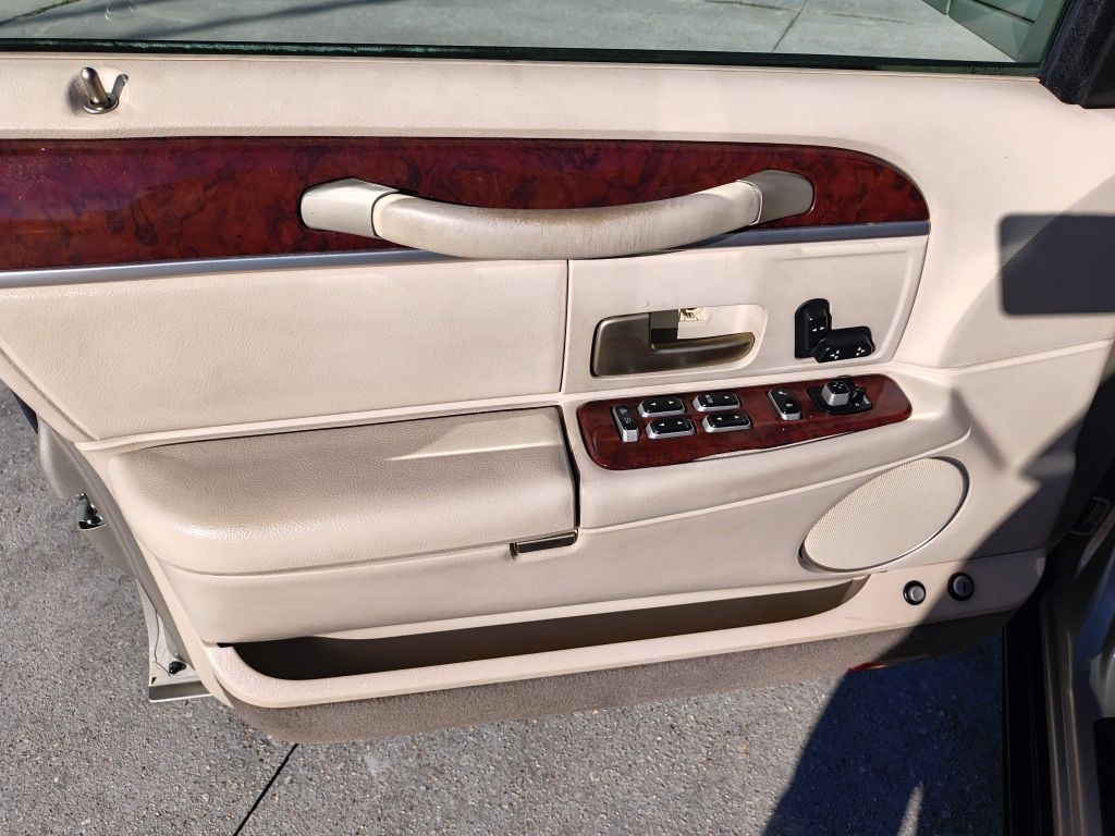 Lincoln Town Car Signature 2005