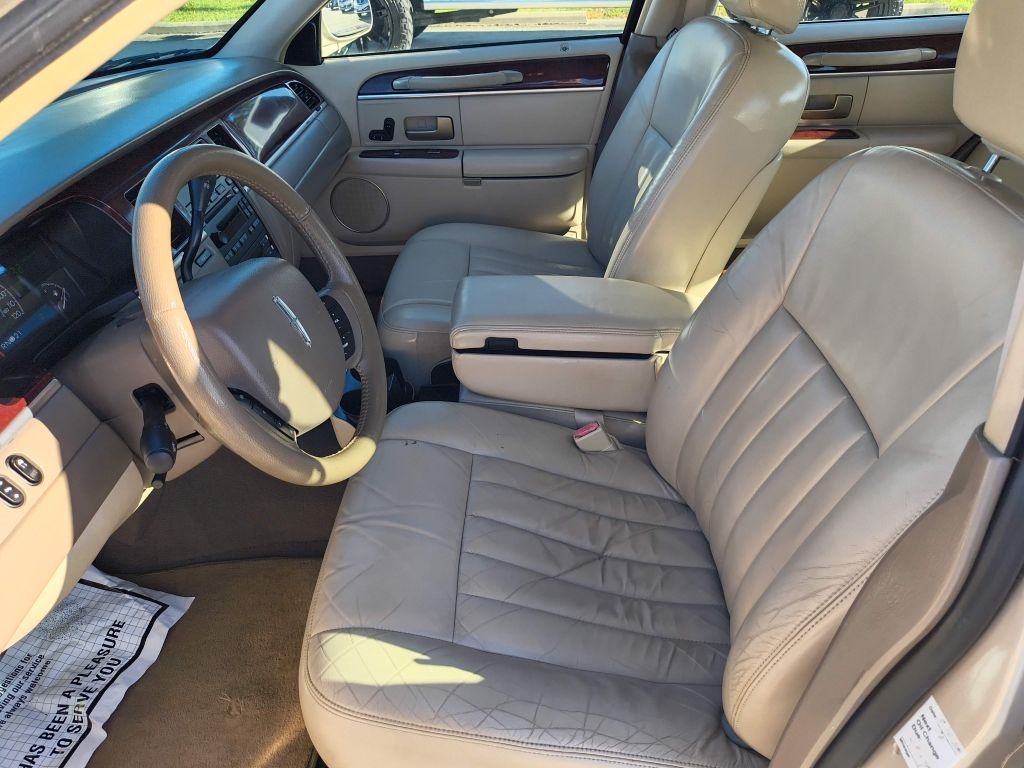 Lincoln Town Car Signature 2005