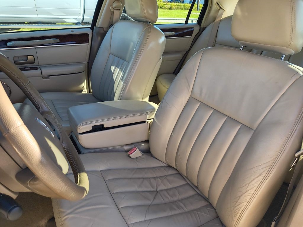 Lincoln Town Car Signature 2005