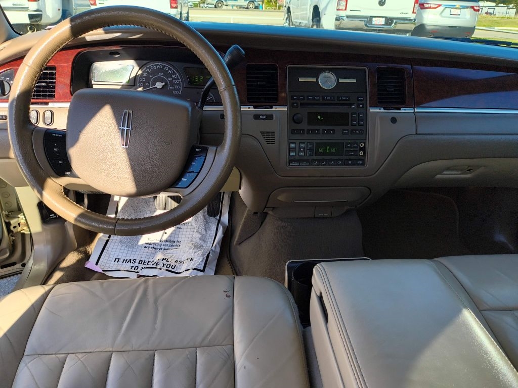 Lincoln Town Car Signature 2005