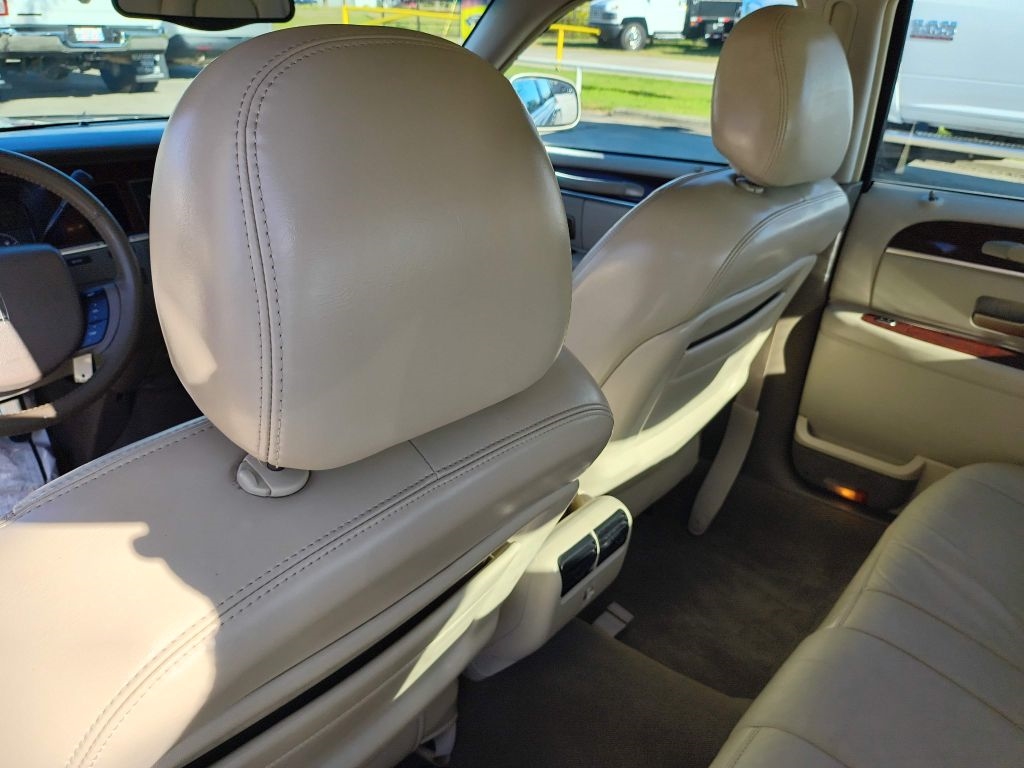 Lincoln Town Car Signature 2005