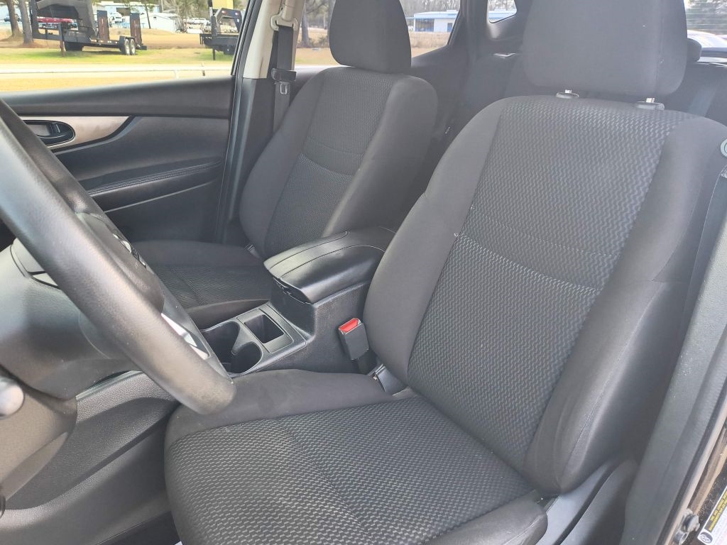 Nissan Rogue Sport S 2020