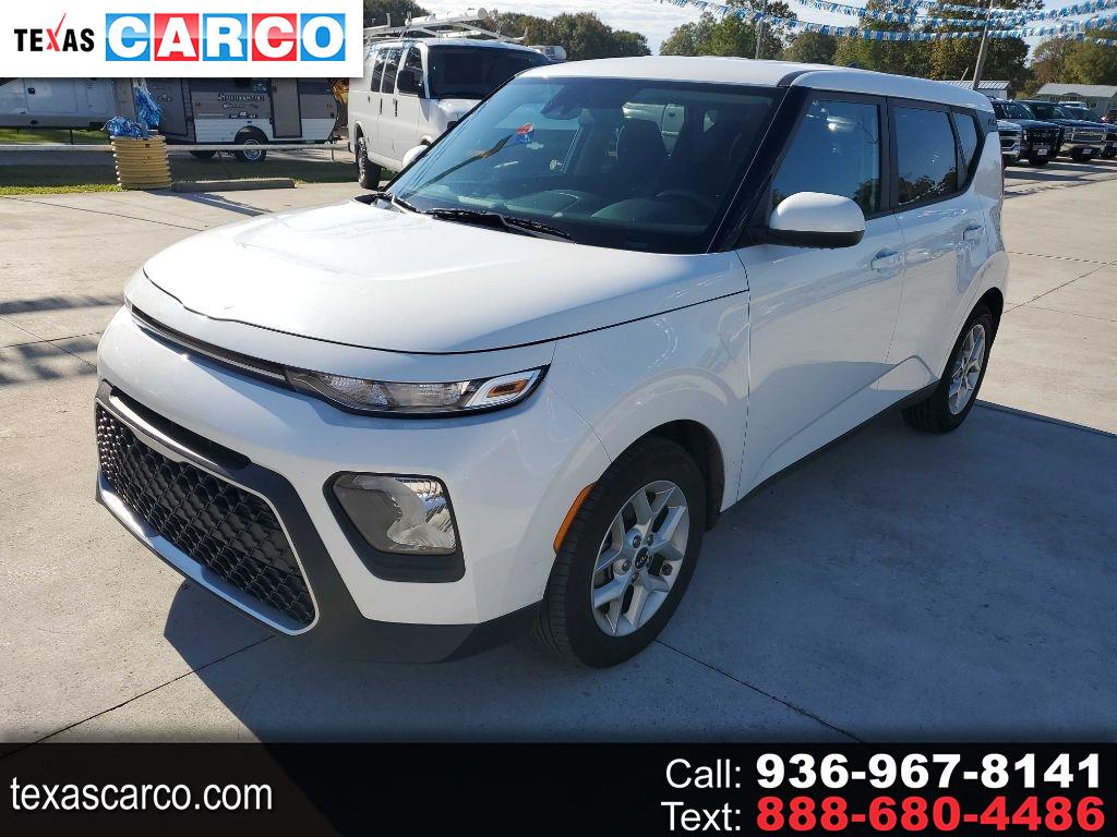 2022 Kia Soul LX's photo