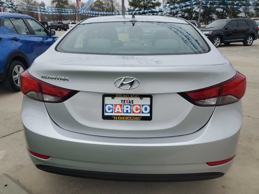 Hyundai Elantra SE 6AT 2015