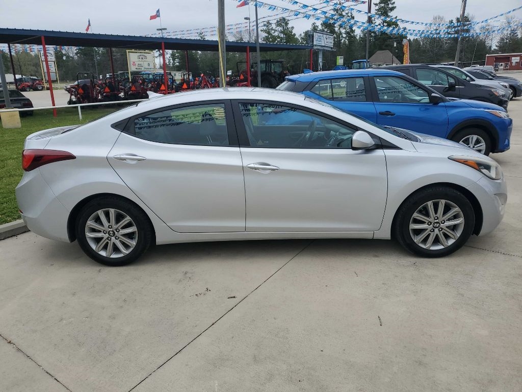 Hyundai Elantra SE 6AT 2015