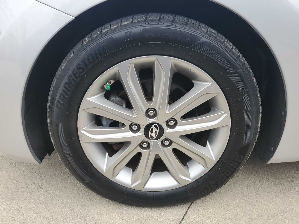 Hyundai Elantra SE 6AT 2015