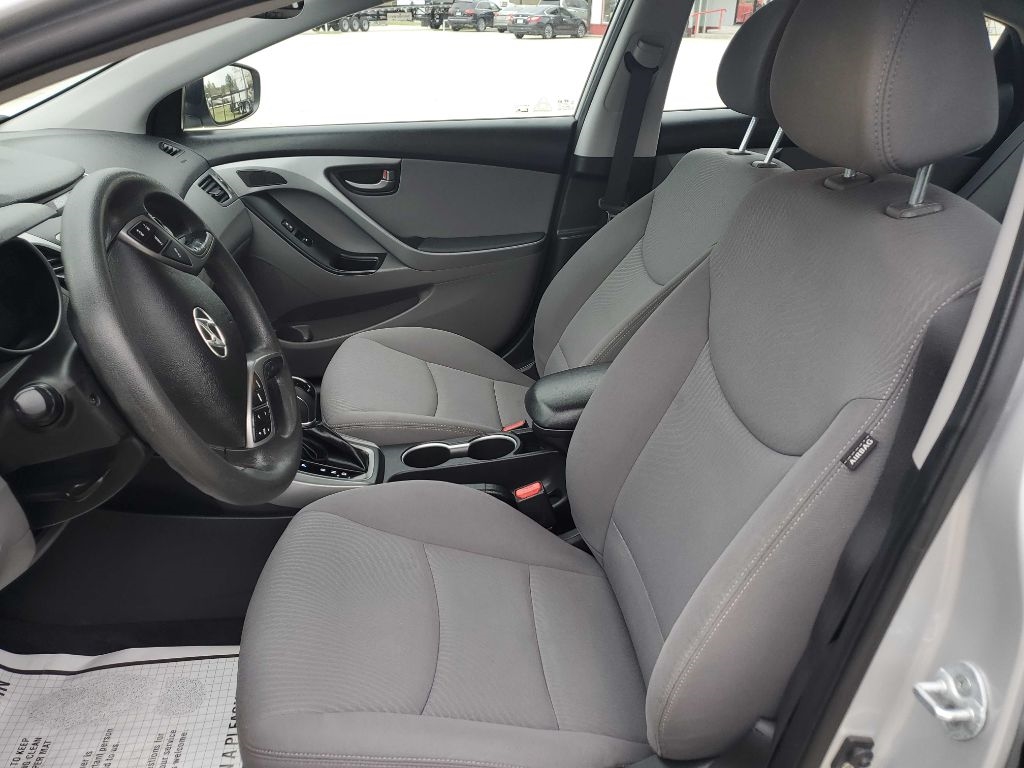 Hyundai Elantra SE 6AT 2015