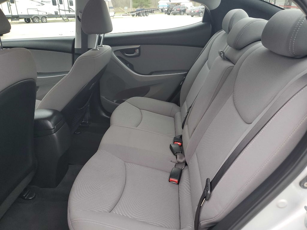 Hyundai Elantra SE 6AT 2015