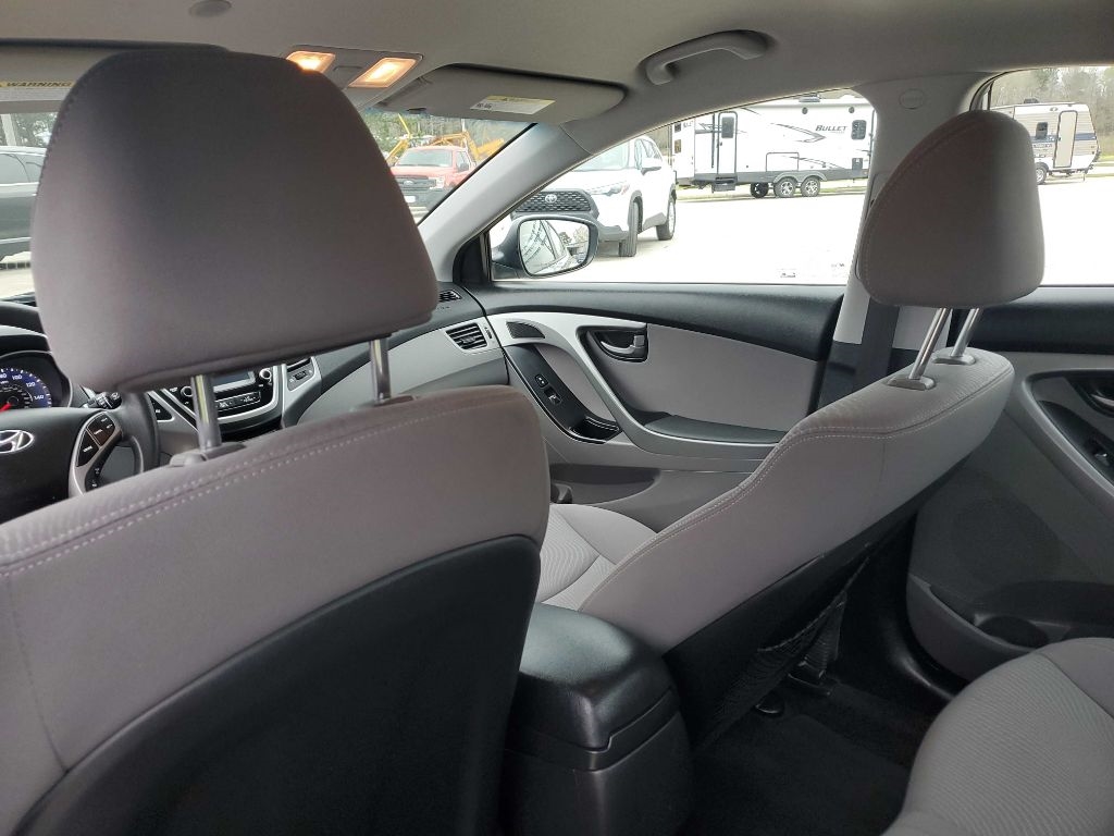 Hyundai Elantra SE 6AT 2015