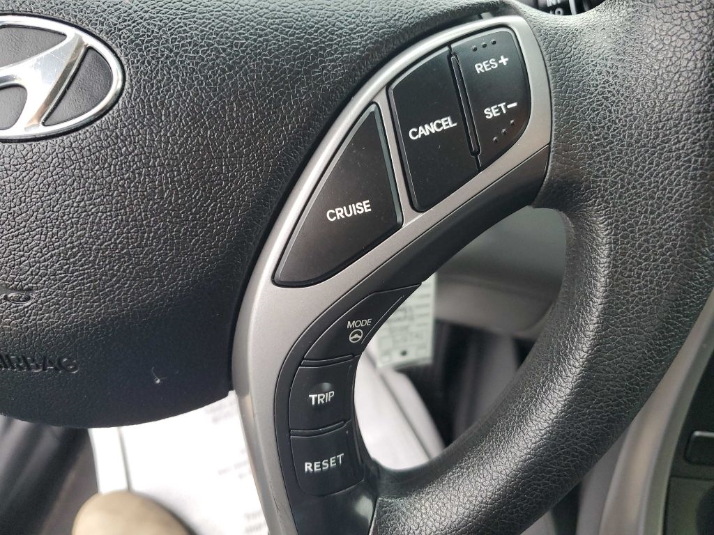 Hyundai Elantra SE 6AT 2015