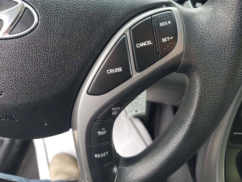 Hyundai Elantra SE 6AT 2015