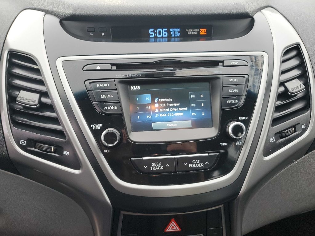 Hyundai Elantra SE 6AT 2015