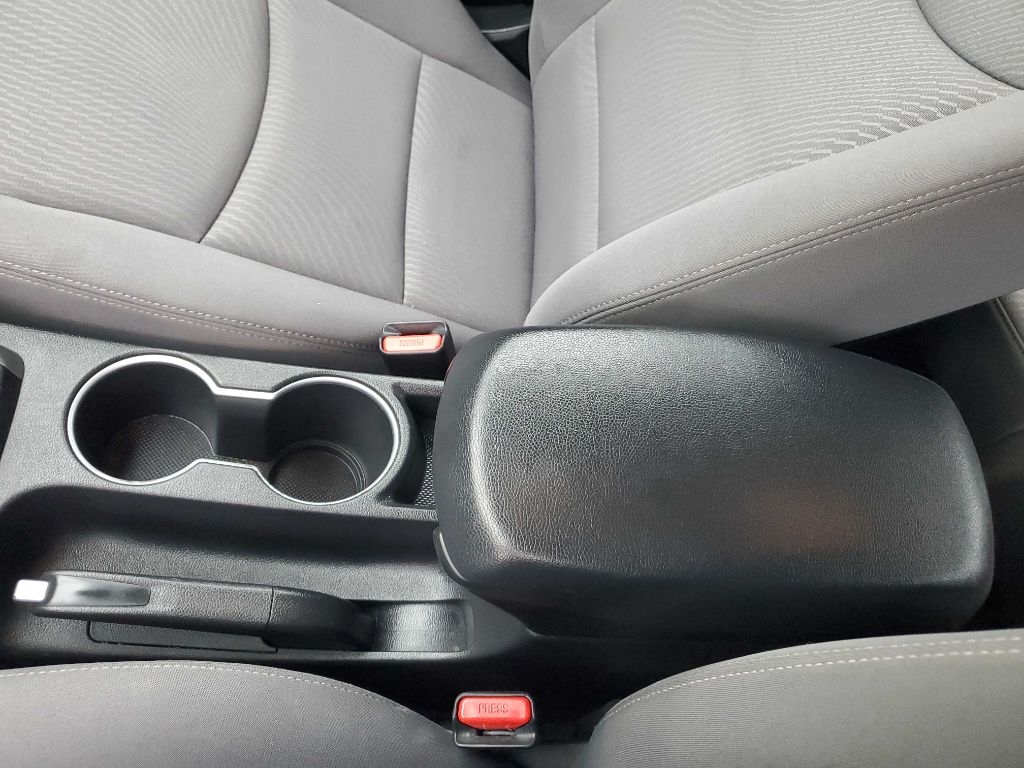 Hyundai Elantra SE 6AT 2015