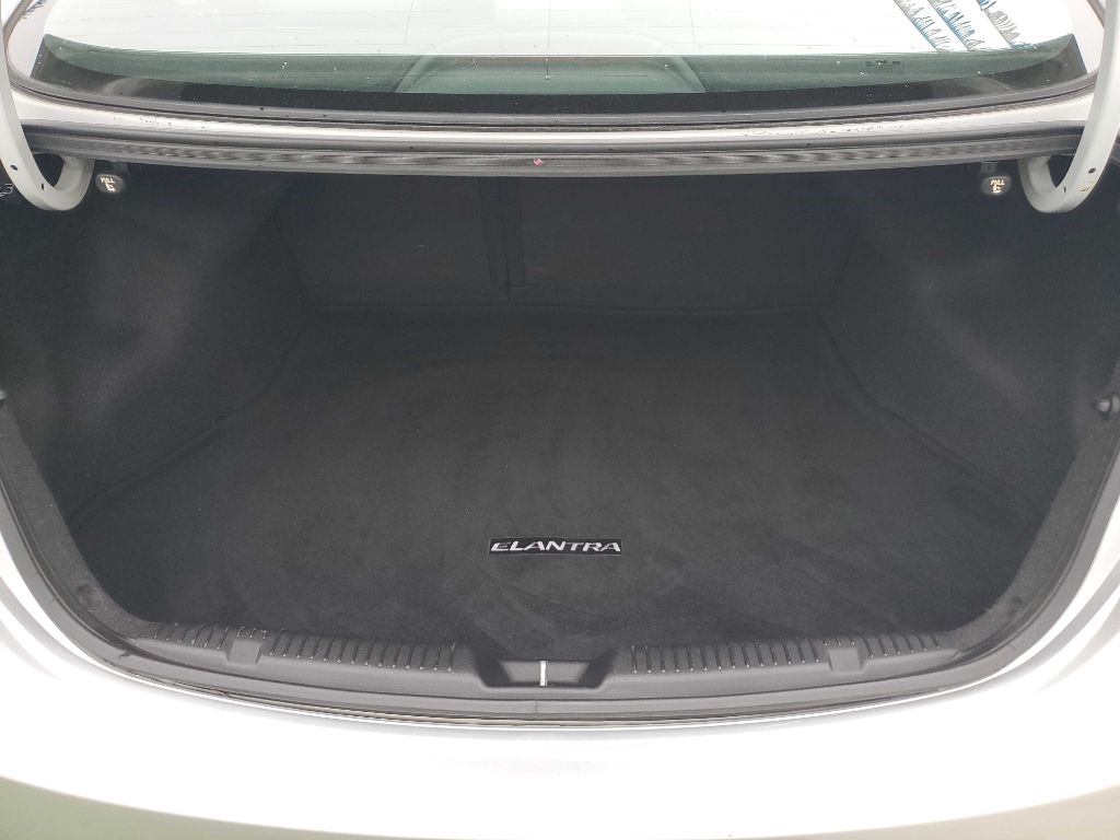 Hyundai Elantra SE 6AT 2015