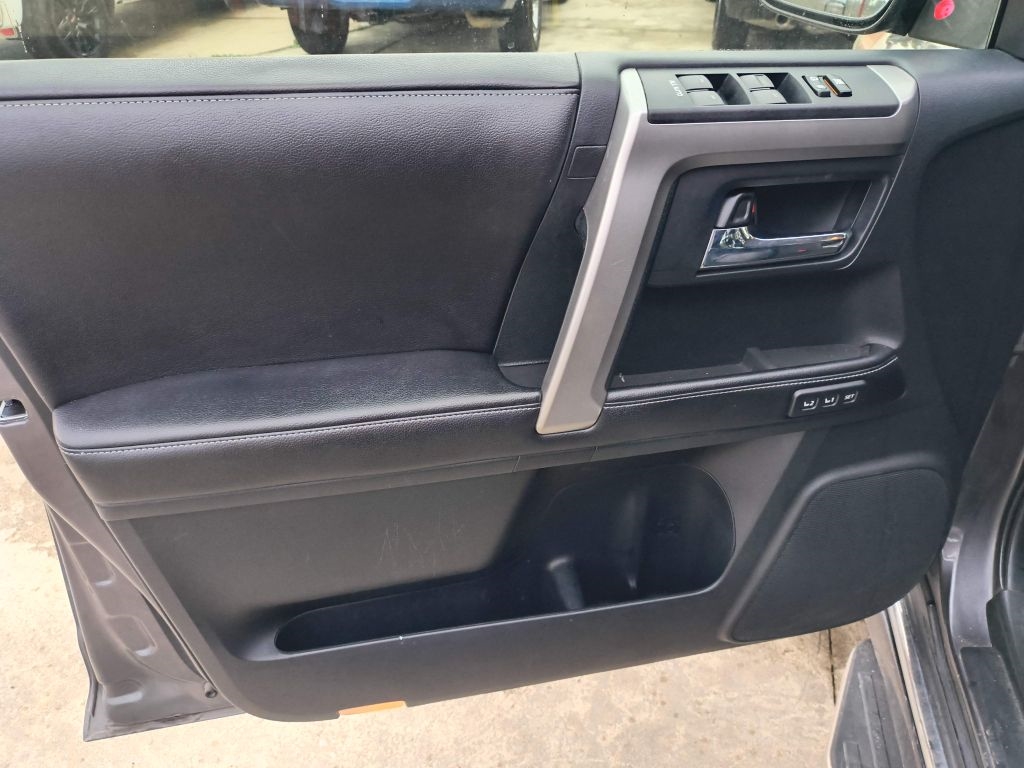 Toyota 4Runner SR5 2WD 2015