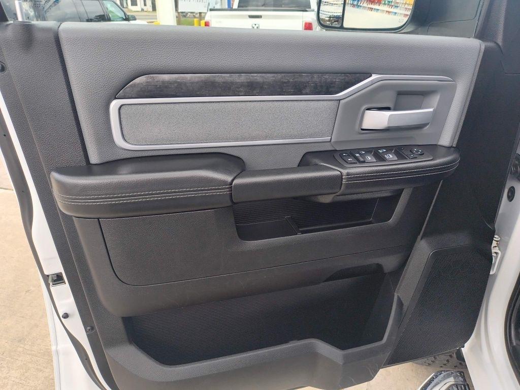 RAM 2500 Tradesman Crew Cab SWB 4WD 2022