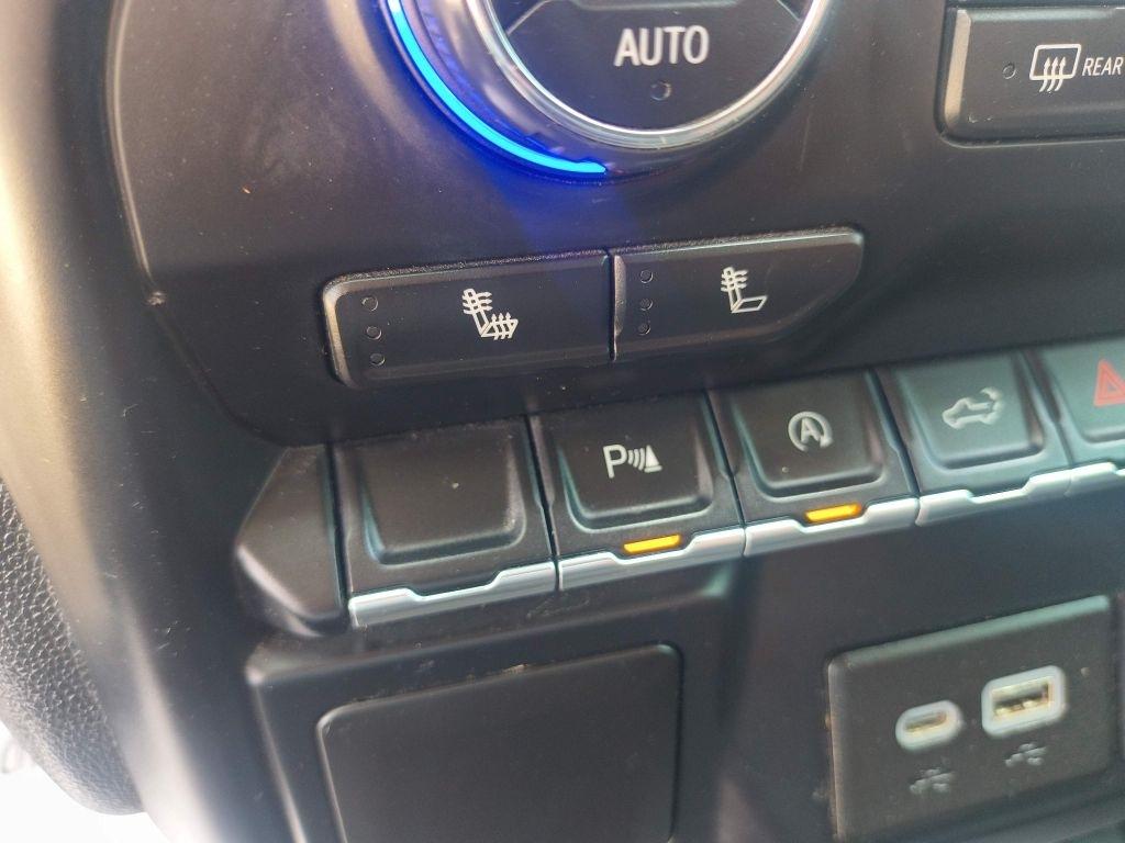 Chevrolet Silverado 1500 LT Crew Cab 2WD 2020