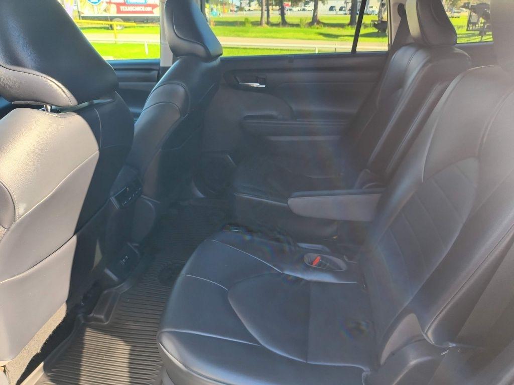 Toyota Highlander  2021